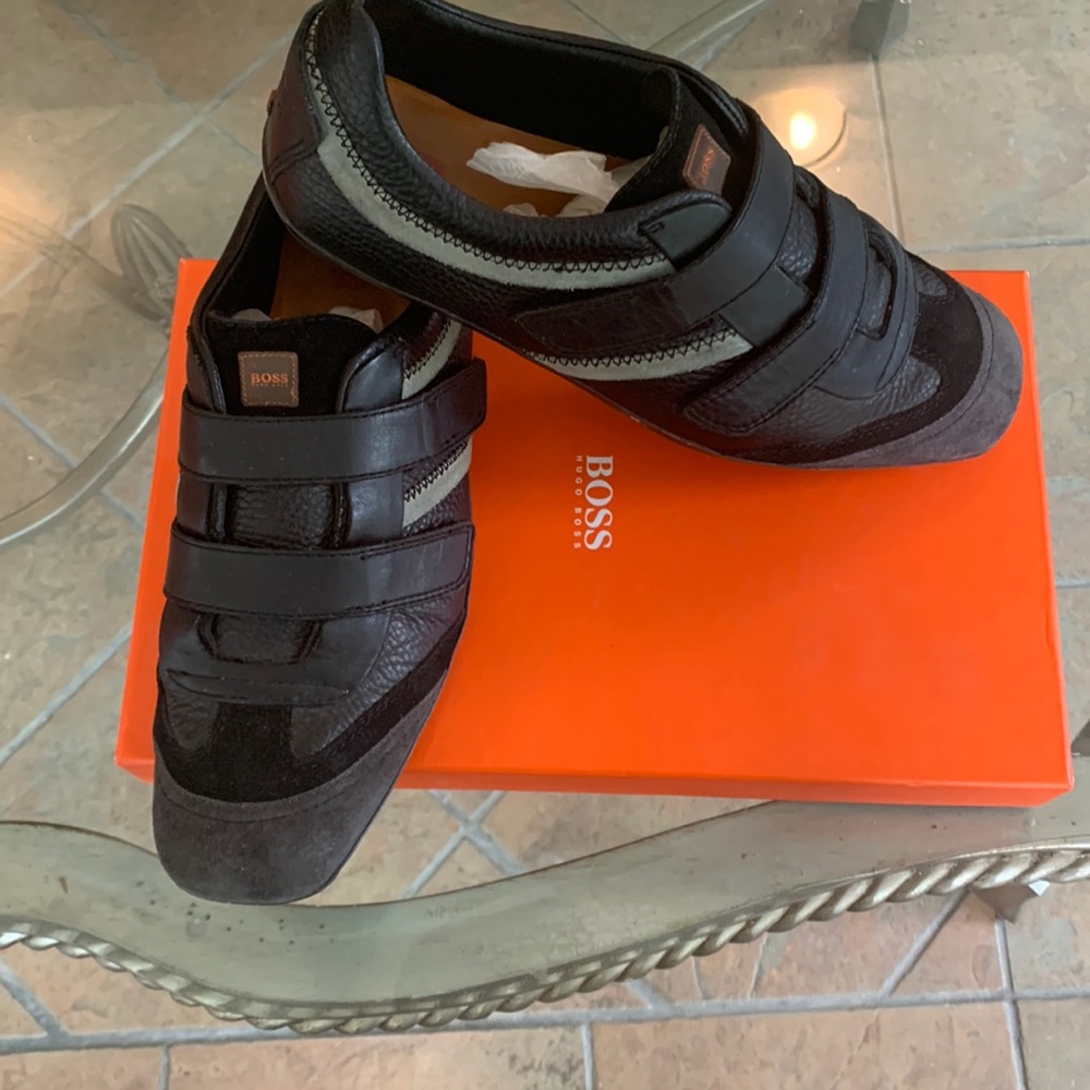 Casual sports shoes, black with suede, size 10, Boss brand